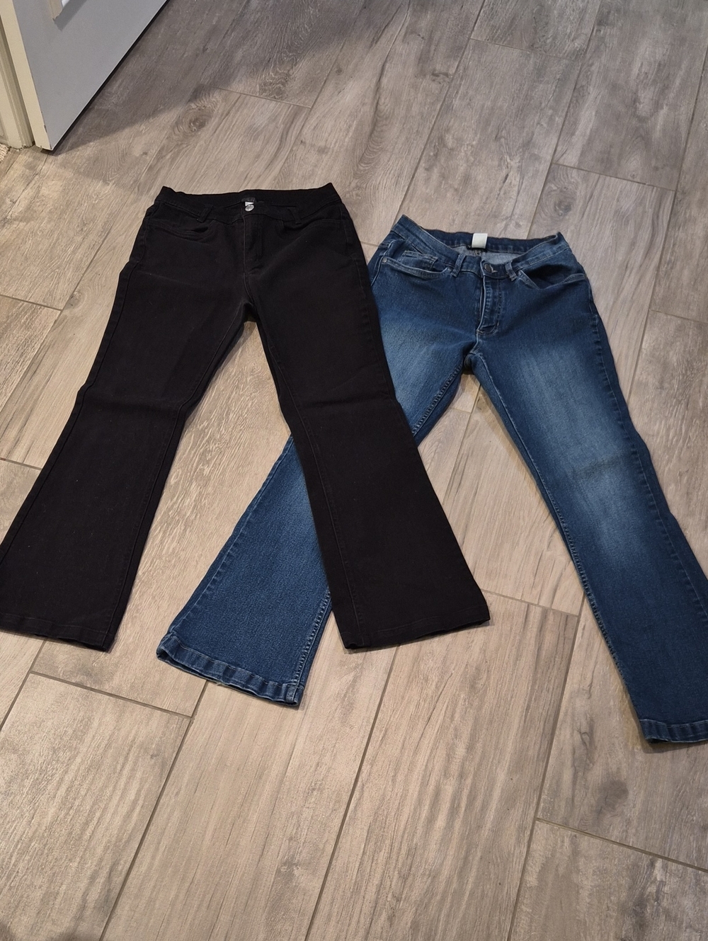 VENUS Women's Set Of Flare Jeans in Black & Blue Denim